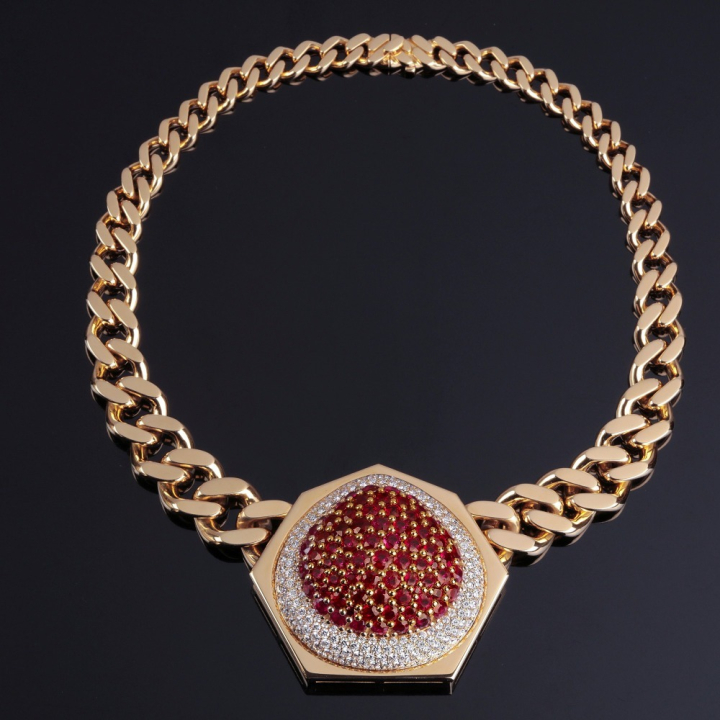 Fragola, collana a catena in oro giallo con pendente di rubini 24 carati e diamanti